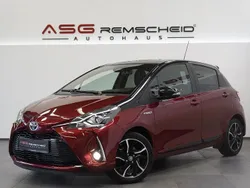 Rot Gebraucht 2017 Toyota Yaris Hybrid Style Limousine | 15.750 € (Etwas zu teuer)