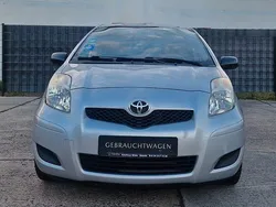 Silber Gebraucht 2010 Toyota Yaris Basis Kleinwagen | 4.399 € (Fairer Preis)