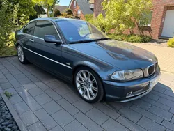Grau Gebraucht 2002 BMW 330 Coupé | 5.500 €
