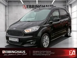 Schwarz Gebraucht 2017 Ford Tourneo Courier Titanium Van / Kleinbus | 11.999 € (Fairer Preis)