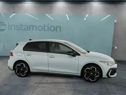 Blau Neu 2025 VW Golf VIII R-line Limousine | 31.645 € (Etwas zu teuer)