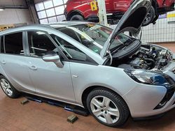 Silber Gebraucht 2016 Opel Zafira Tourer Van / Kleinbus | 8.999 € (Fairer Preis)