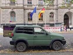 Grün Gebraucht 2001 Nissan Terrano SUV | 3.000 €