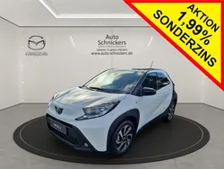 Schneeweiß / night sky black Gebraucht 2024 Toyota Aygo Team Kleinwagen | 14.740 € (Guter Preis)