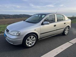 Silber Gebraucht 2002 Opel Astra Selection Limousine | 3.650 € (Teuer)