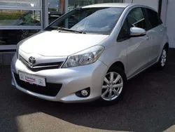 Silber Gebraucht 2013 Toyota Yaris Edition Limousine | 7.990 € (Fairer Preis)