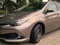 Grau Gebraucht 2017 Toyota Auris Limousine | 13.600 € (Fairer Preis)