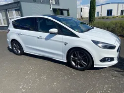 Weiß Gebraucht 2018 Ford S-MAX ST Van / Kleinbus | 22.150 € (Teuer)