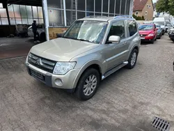 Beige Gebraucht 2009 Mitsubishi Pajero Instyle SUV | 16.900 € (Fairer Preis)
