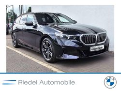 Saphirschwarz metallic Gebraucht 2024 BMW 520 M Sport Kombi | 51.790 € (Superpreis)
