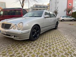 Silber Gebraucht 2001 Mercedes 200 Elegance Limousine | 4.099 €