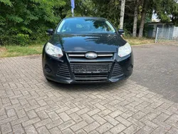 Schwarz Gebraucht 2014 Ford Focus Ambiente Limousine | 2.999 € (Superpreis)