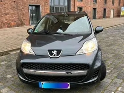 Grau Gebraucht 2012 Peugeot 107 Filou Kleinwagen | 4.190 € (Fairer Preis)