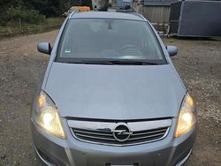 Grau Gebraucht 2010 Opel Zafira Van / Kleinbus | 4.500 € (Etwas zu teuer)