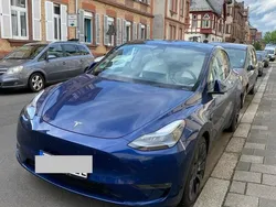 Blau Gebraucht 2024 Tesla Model Y Performance SUV | 50.000 € (Etwas zu teuer)
