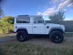 Weiß Gebraucht 2010 Land Rover Defender SE Kombi | 26.000 €