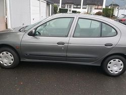 Grau Gebraucht 1997 Renault Mégane Limousine | 4.500 €