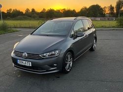 Grau Gebraucht 2017 VW Golf Sportsvan Sound Van / Kleinbus | 13.999 € (Fairer Preis)