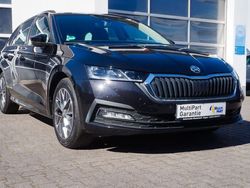 Schwarz Gebraucht 2022 Skoda Octavia Tour Kombi | 21.990 € (Guter Preis)