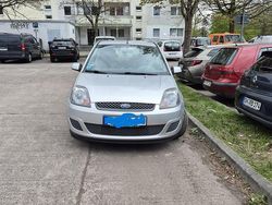 Grau Gebraucht 2007 Ford Fiesta Limousine | 2.300 € (Etwas zu teuer)