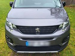 Grau Gebraucht 2020 Peugeot Rifter GT-line Van / Kleinbus | 21.650 € (Etwas zu teuer)