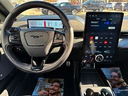 Violett Gebraucht 2022 Ford Mustang Mach-E Extended Range SUV | 29.990 € (Fairer Preis)