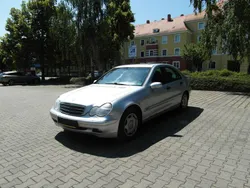 Silber Gebraucht 2001 Mercedes C220 Limousine | 1.200 € (Teuer)