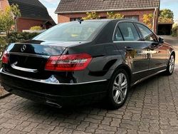 Schwarz Gebraucht 2013 Mercedes E200 Avantgarde Limousine | 15.999 €
