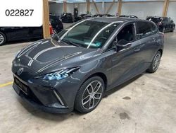 Grau Gebraucht 2023 MG MG4 EV Luxury Kleinwagen | 19.980 € (Fairer Preis)