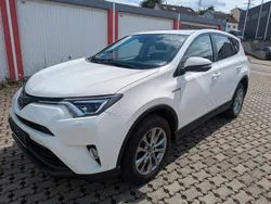 Weiß Gebraucht 2018 Toyota RAV4 Hybrid Team SUV | 23.490 € (Fairer Preis)
