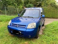 Blau Gebraucht 2005 Citroën Berlingo Advance Van / Kleinbus | 2.999 € (Etwas zu teuer)