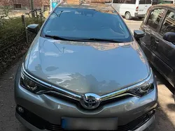 Silber Gebraucht 2018 Toyota Auris Hybrid Limousine | 15.000 €