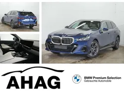 Phytonicblau metallic Gebraucht 2024 BMW 520 M Sport Kombi | 54.940 € (Guter Preis)