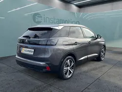 Grau Gebraucht 2022 Peugeot 3008 Van / Kleinbus | 28.799 € (Fairer Preis)