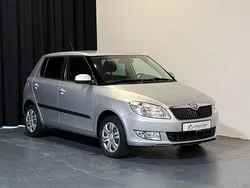 Silber Gebraucht 2014 Skoda Fabia Ambition Limousine | 7.650 € (Guter Preis)