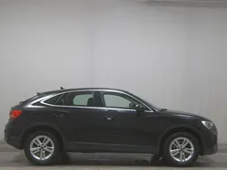 Mythosschwarz metallic Gebraucht 2021 Audi Q3 Sportback Basis SUV | 25.980 € (Superpreis)