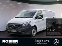 Weiss / arktikweiss Gebraucht 2023 Mercedes Vito Van / Kleinbus | 32.118 € (Fairer Preis)