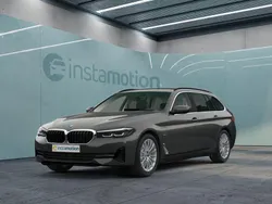 Grau Gebraucht 2022 BMW 520 Kombi | 29.599 € (Fairer Preis)