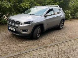 Grau Gebraucht 2017 Jeep Compass SUV | 14.980 € (Fairer Preis)