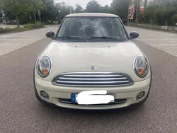 Weiß Gebraucht 2009 Mini ONE Kleinwagen | 5.870 € (Etwas zu teuer)