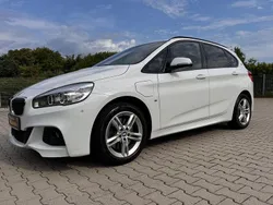 Weiß Gebraucht 2017 BMW 225 Active Tourer M Sport Van / Kleinbus | 15.999 € (Fairer Preis)