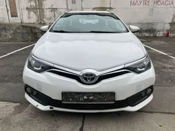 Weiß Gebraucht 2018 Toyota Auris Touring Sports Cool Kombi | 7.200 €