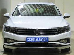 Glacier white (metallic) Gebraucht 2023 VW Passat Elegance Kombi | 26.950 € (Guter Preis)