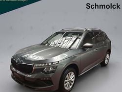 Graphitegrau metallic Gebraucht 2024 Skoda Kamiq Selection SUV | 22.790 € (Guter Preis)