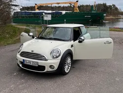 Weiß Gebraucht 2014 Mini ONE Kleinwagen | 6.800 € (Etwas zu teuer)