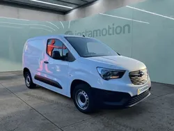 Weiß Gebraucht 2021 Opel Combo Selection Van / Kleinbus | 14.900 € (Fairer Preis)