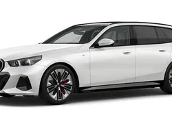 Weiß Gebraucht 2025 BMW 540 Comfort Edition Kombi | 70.310 € (Fairer Preis)