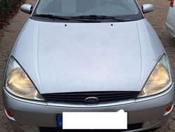 Grau Gebraucht 1999 Ford Focus Limousine | 2.000 € (Fairer Preis)
