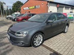 Grau Gebraucht 2012 VW Jetta Highline Limousine | 8.980 € (Etwas zu teuer)