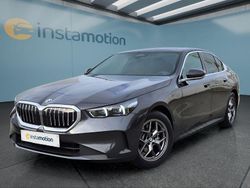 Grau Gebraucht 2025 BMW 520 Limousine | 44.749 €